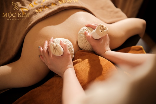 Massage cố vai gáy trị liệu quận 1 Mộc Kim Spa & Beauty