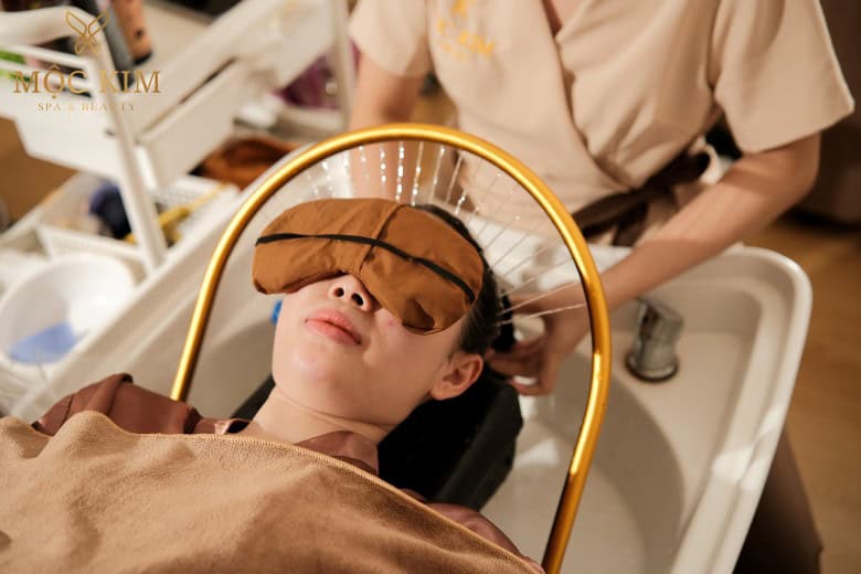 호치민시의 영양 헤어워시: Moc Kim Spa 5의 특별 허브 테라피 호치민시 1군 최고의 헤드 스파 & 마사지