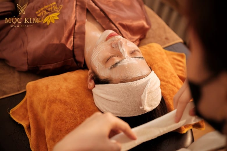 Skin Brightening & Even Skin Tone Treatment for Face and Neck - Healthy Glowing Skin Care District 1 7 Skin lightening